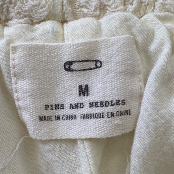 Pins and Needles Cream Lace Scalloped Shorts – Size S - Picture 4 of 11